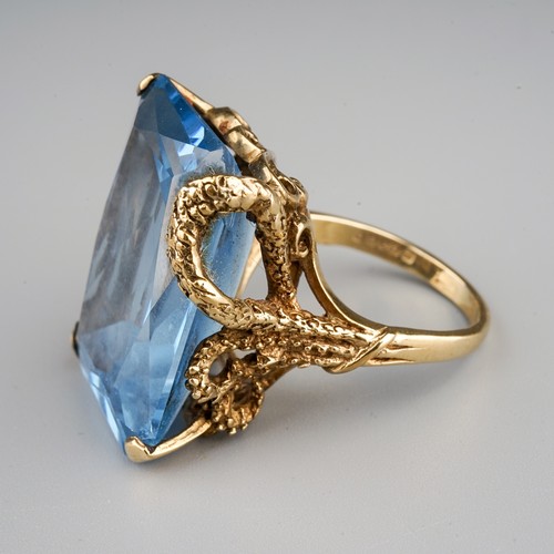 119 - A 9ct yellow gold and synthetic spinel dress ring, the large blue stone approx 25mm x 17mm x 9.9mm, ... 