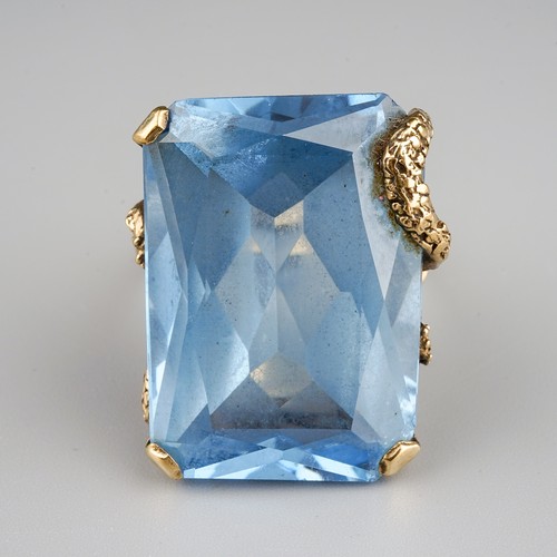 119 - A 9ct yellow gold and synthetic spinel dress ring, the large blue stone approx 25mm x 17mm x 9.9mm, ... 