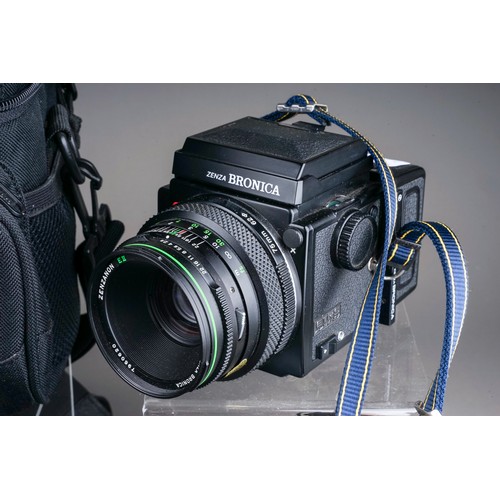 664 - A zenza Bronica ETRS medium format camera with a zenzanon 75mm f/2.8 lens along with two film back m... 