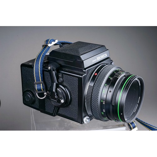 664 - A zenza Bronica ETRS medium format camera with a zenzanon 75mm f/2.8 lens along with two film back m... 