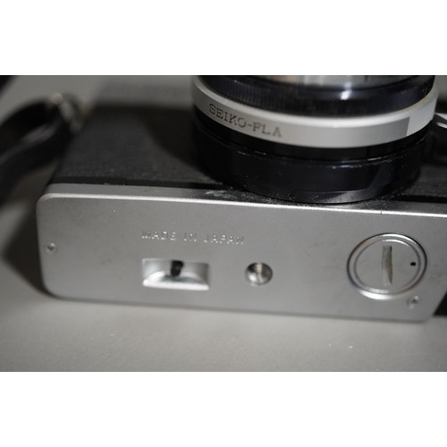 664 - A zenza Bronica ETRS medium format camera with a zenzanon 75mm f/2.8 lens along with two film back m... 