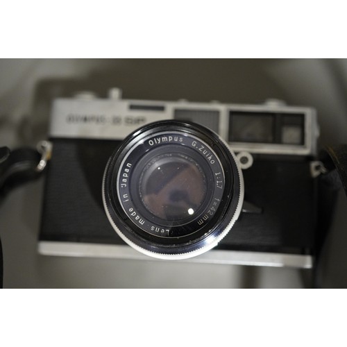 664 - A zenza Bronica ETRS medium format camera with a zenzanon 75mm f/2.8 lens along with two film back m... 