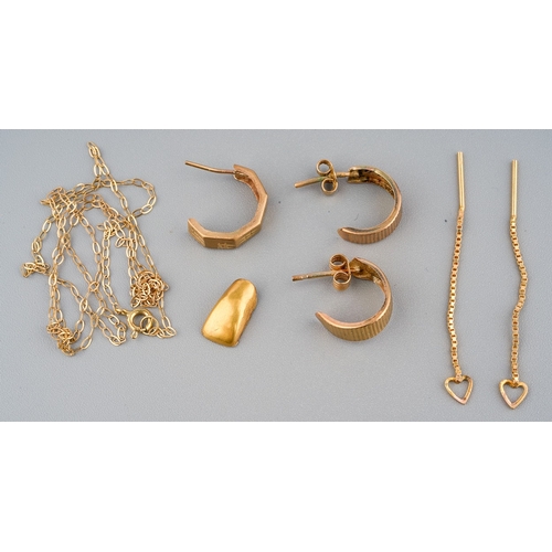 58 - Collection of gold items to include a pair of 9 ct gold earrings, chain, gold tooth etc. Gross weigh... 