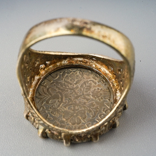 72 - Collection of 4 rings to include silver coin ring, silver amber ring etc. (4)