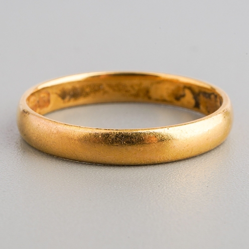 93 - 22ct gold wedding band. Gross weight 3.2 g, UK size N1/2