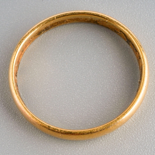 93 - 22ct gold wedding band. Gross weight 3.2 g, UK size N1/2