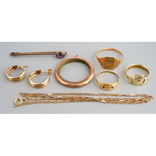 94 - Group of 3 9ct gold rings, chains, mount, brooch, earrings, gross weight 18.8 g