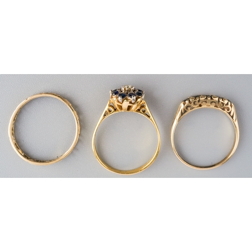 97 - A selection of three rings, to include a an 18ct gold diamond and sapphire cluster ring, hallmarked ... 