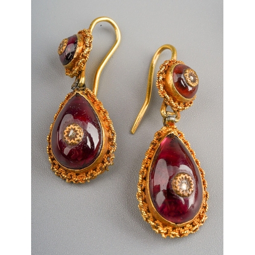 99 - An early 19th century yellow metal, garnet and split seed pearl and white stone set to include  pend... 