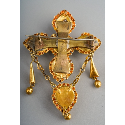 99 - An early 19th century yellow metal, garnet and split seed pearl and white stone set to include  pend... 