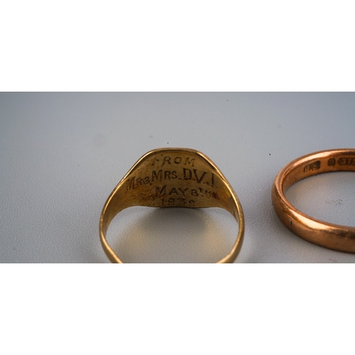 104 - Two 9 ct gold wedding bands, further 9 ct gold ring and a 9 ct gold chain. Gross weight 7.1g