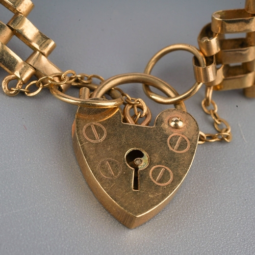 108 - 9 ct gold bracelet with heart shaped lock, 9.5g