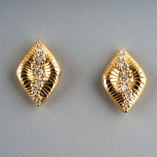 126 - A pair of Kat Florence 18 ct gold earrings set with 18 round brilliant cut D flawless diamonds. Come... 