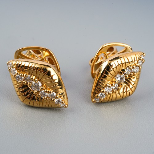 126 - A pair of Kat Florence 18 ct gold earrings set with 18 round brilliant cut D flawless diamonds. Come... 