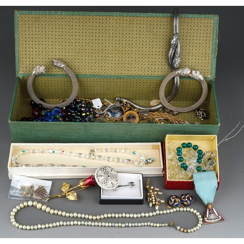 128 - Box with costume jewellery to include white metal bangles, snake necklace, silver and green stone ea... 