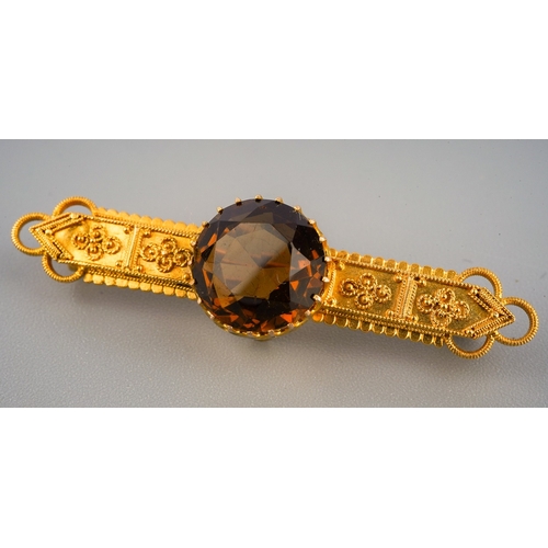 137 - 15 ct and citrine set brooch, gross weight 4.2 g