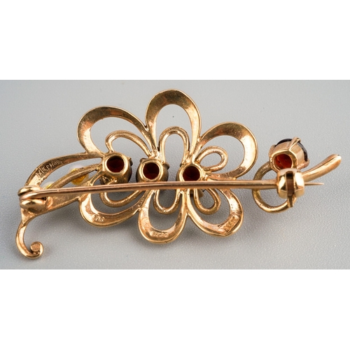 148 - A 9ct gold garnet and cultured pearl brooch, hallmarked 9ct gold, approximate gross weight 5.28 gram... 