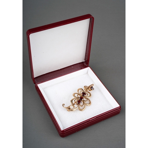 148 - A 9ct gold garnet and cultured pearl brooch, hallmarked 9ct gold, approximate gross weight 5.28 gram... 