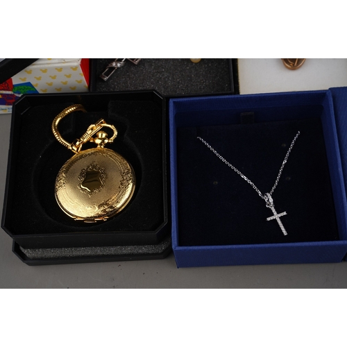 190 - A small quantity of 9ct gold, silver and costume jewellery, comprising a 9ct gold pendant and chain,... 