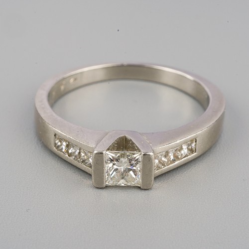 194 - A diamond ring, set with a central princess cut diamond, with princess cut diamond shoulders, estima... 