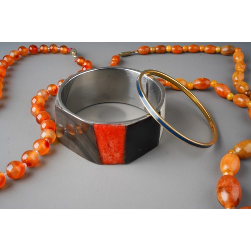 199 - Collection of Jewellery containing carnelian beads, Monet bangle, Bakelite amber type beads etc.