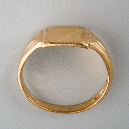 201 - 9 ct gold mens signet ring , gross weight 5.1g