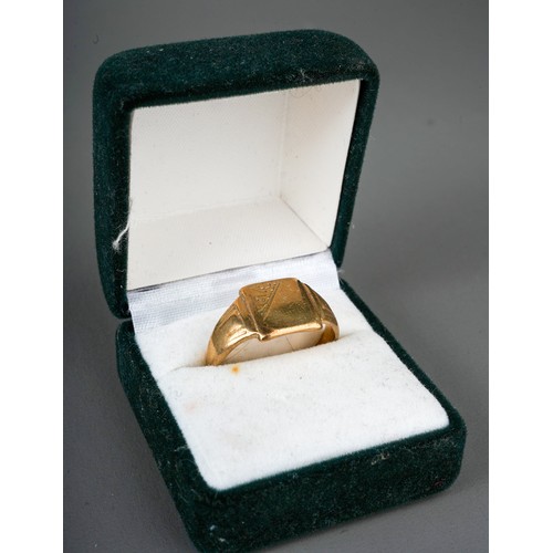 201 - 9 ct gold mens signet ring , gross weight 5.1g