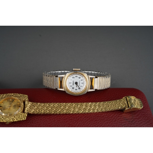 224 - Collection of watches to include ladies and men's together with a silver necklace