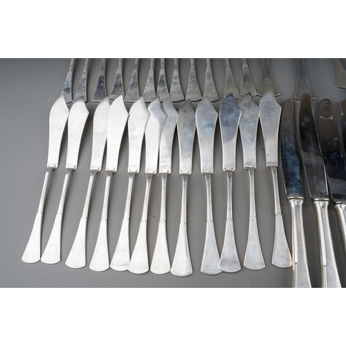 270 - An early 20th Century Austrian 800 standard post 1922 silver twelve place flatware service to includ... 