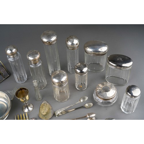 293 - Six various late 19th Century silver mounted glass toilet / travelling case bottles and a single bot... 