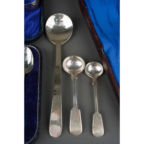 298 - A collection of silver to include: Arts & Crafts style plain silver spoon, stamped SILVER; a cased s... 