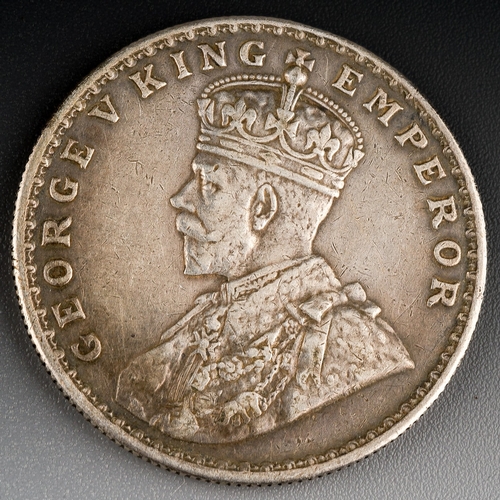 319 - 1917 Indian silver rupee of George V