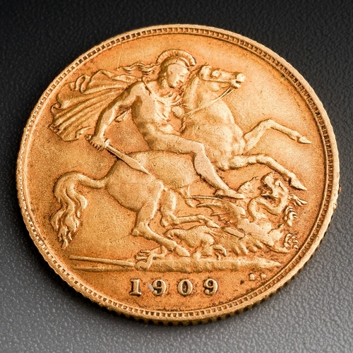 322 - An Edward VII gold half sovereign, dated 1909