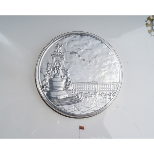 330 - A Royal Mint Buckingham Palace 2015 UK £100 Fine Silver Coin in cardboard and plastic packaging