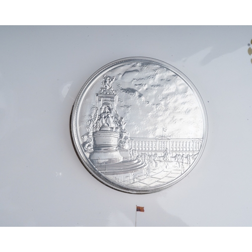 331 - A Royal Mint Buckingham Palace 2015 UK £100 Fine Silver Coin in cardboard and plastic packaging