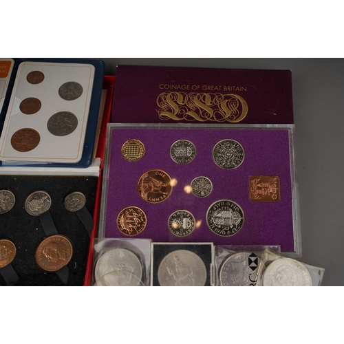 338 - Assorted British coins to include: cased Coinage of Great Britain 1950 and 1970; British First Decim... 