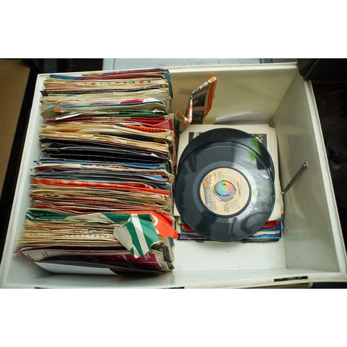 357 - A collection of LP records including The Beatles Sergeant Peppers with pink inner with no insert.  C... 