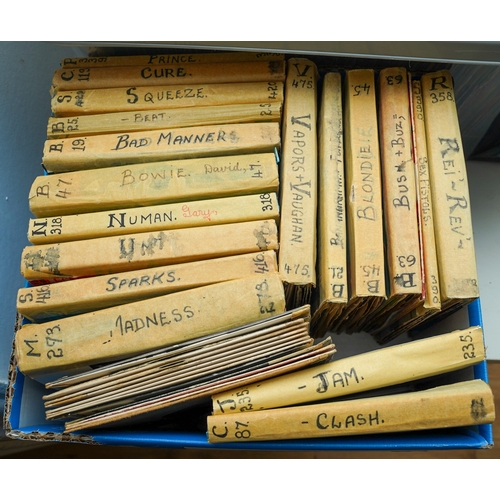 368 - 1 box of 7 inch single records - Punk, Rock, Mod, Scar and Beat including the Clash, The Jam, Madnes... 