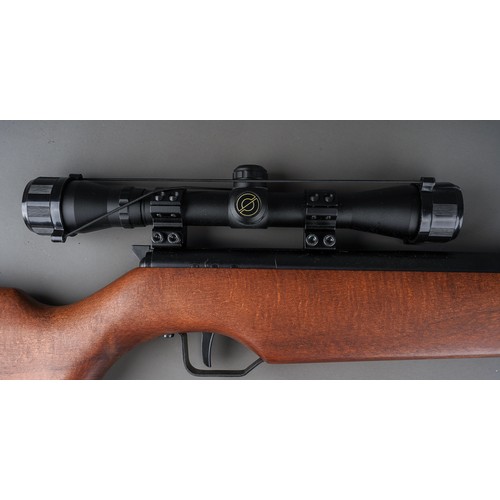 393 - A Modern Cometa Mod 300-S .22 Air Rifle Cal 5,55/.22 (21-V1 12538-06) air rifle with scope, with sle... 