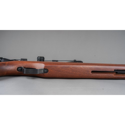 393 - A Modern Cometa Mod 300-S .22 Air Rifle Cal 5,55/.22 (21-V1 12538-06) air rifle with scope, with sle... 