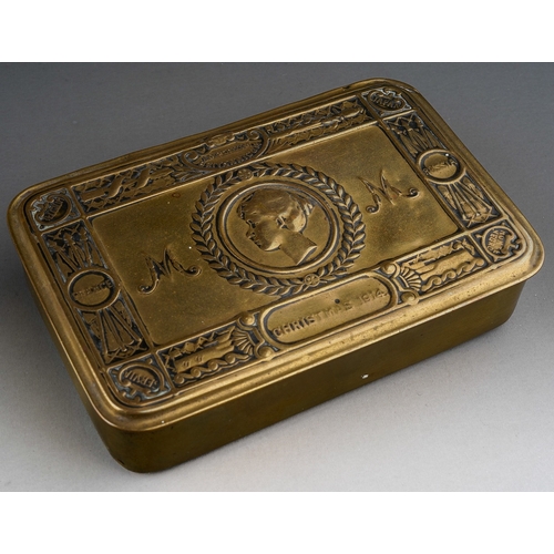 400 - A Princess Mary Christmas 1914 brass gift tin, with one cigarette.