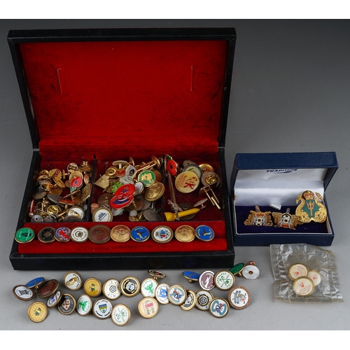 404 - Assorted vintage gilt metal some enamelled tie pins, shirt studs, various badges including enamelled... 