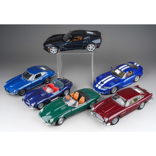 439 - A collection of six Diecast 1/18 model cars to include: Maisto Datsun 24OZ; Maisto 2014 Corvette Str... 