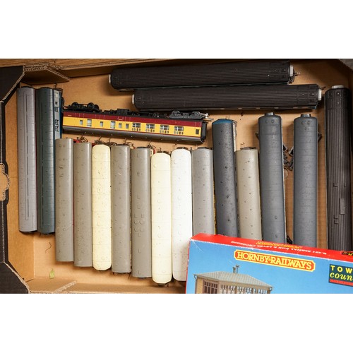 446 - A large collection of assorted vintage mainly Tri-Ang, Lima with some Hornby 00 gauge railway model ... 