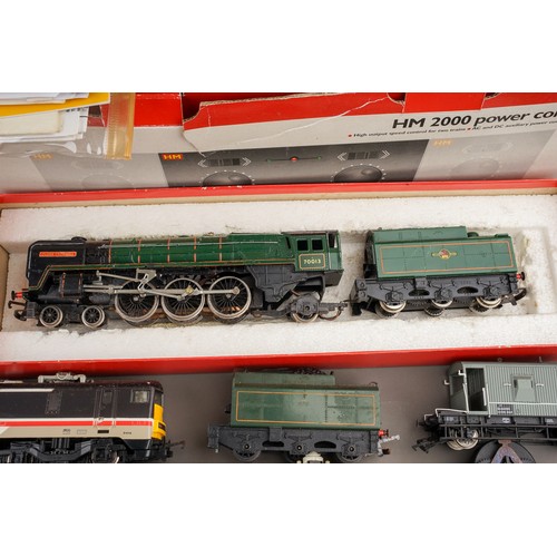 446 - A large collection of assorted vintage mainly Tri-Ang, Lima with some Hornby 00 gauge railway model ... 