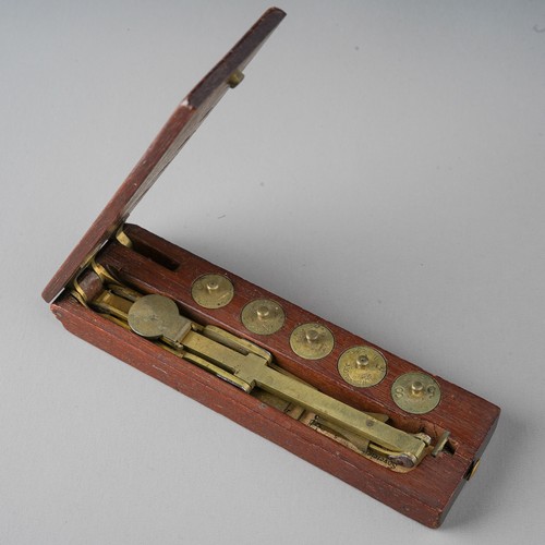 489 - A Set of Mahogany Cased Georgian Gold Guinea and sovereign Scales with Slide for Heavier weights, In... 