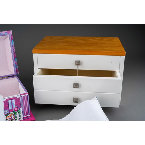 492 - Four various ex shop stock jewellery boxes to include: patent leather bag shaped; cardboard child`s ... 