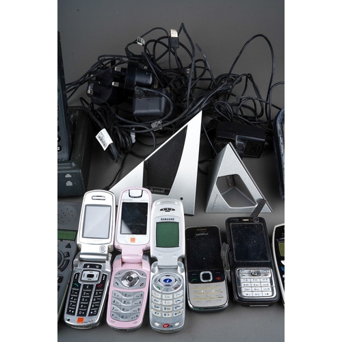 495 - A box containing a collection of various cordless and mobile telephones, including Samsung, NEC, Cel... 