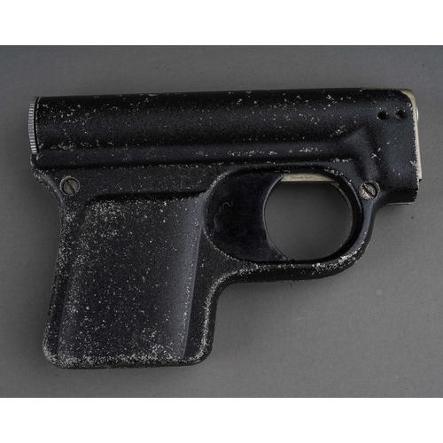 498 - A vintage Paderborn cigarette lighter in the form of a small pistol, length 9cm