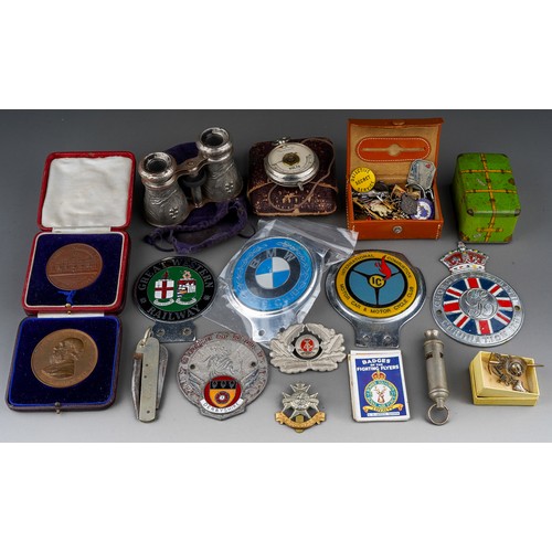 504 - A group of vintage collectables including badges, chrome and enamel car badges, medallions in fitted... 